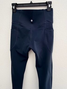 HALARA Navy High-Rise Leggings with Side Pockets